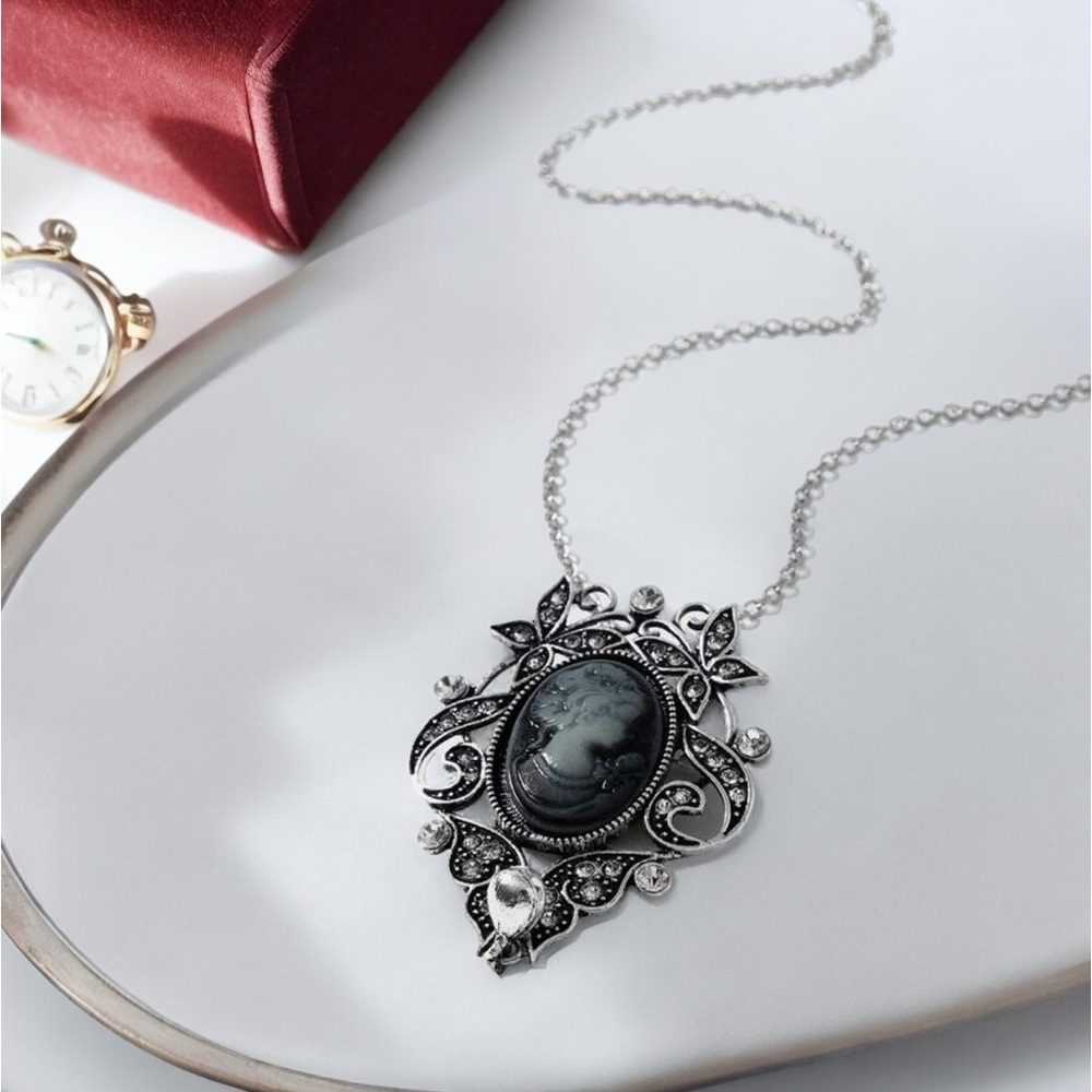 Ornate Cameo Pendant Brooch/Necklace. New.